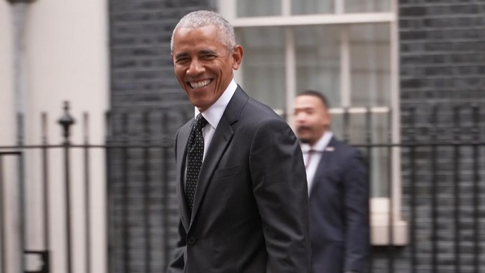 Барак Обама направи изненадващо посещение на Даунинг Стрийт