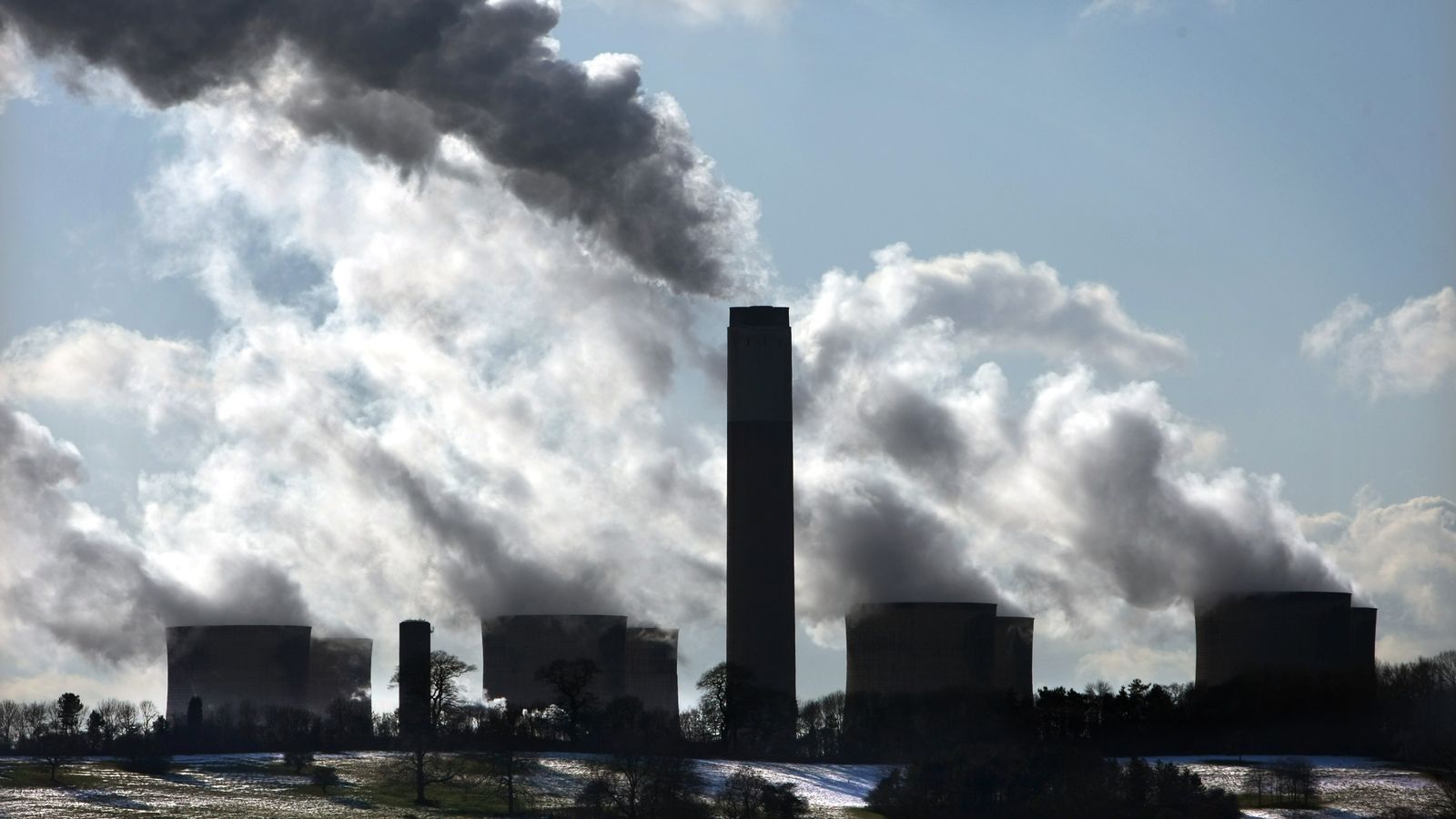 Целта на Шотландия за емисиите до 2030 г. вече е „над това, което е достоверно“, казват експерти по изменението на климата