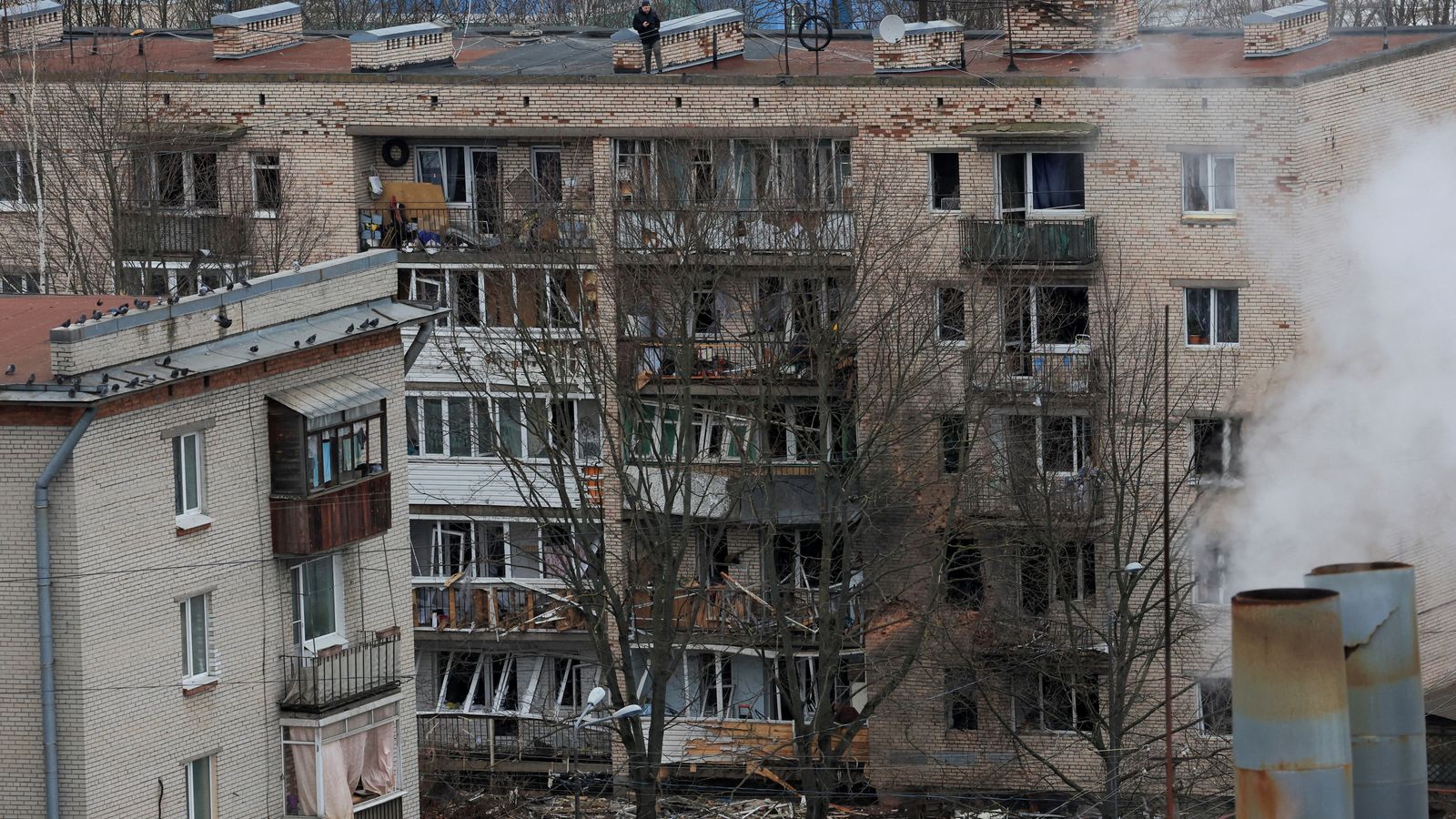 Дрон удря руска жилищна сграда - обвинена е Украйна