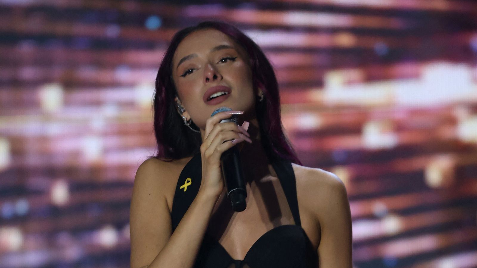 На Израел беше позволено да се състезава в Евровизия след промяна на противоречиви текстове на песни