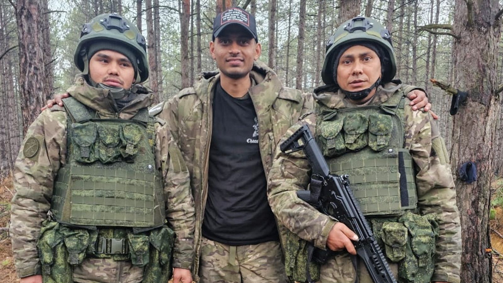 Индийци, измамени с обещание за работа в Русия, вместо това умират в битки в Украйна, твърдят следователи