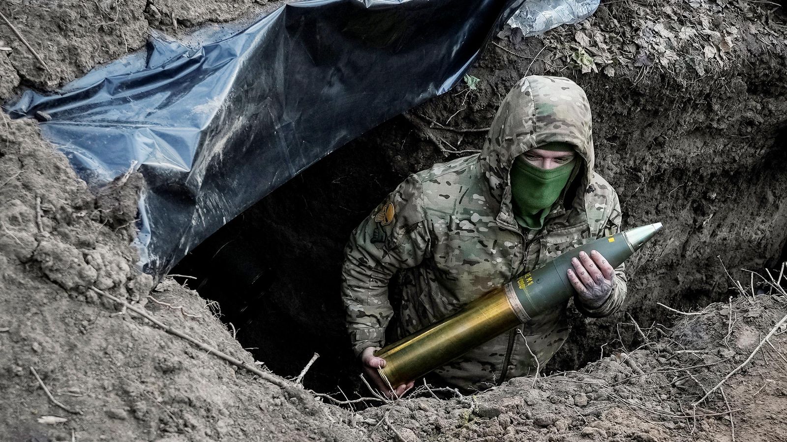 Russia using chemical choking agents against Ukrianian troops, US claims
