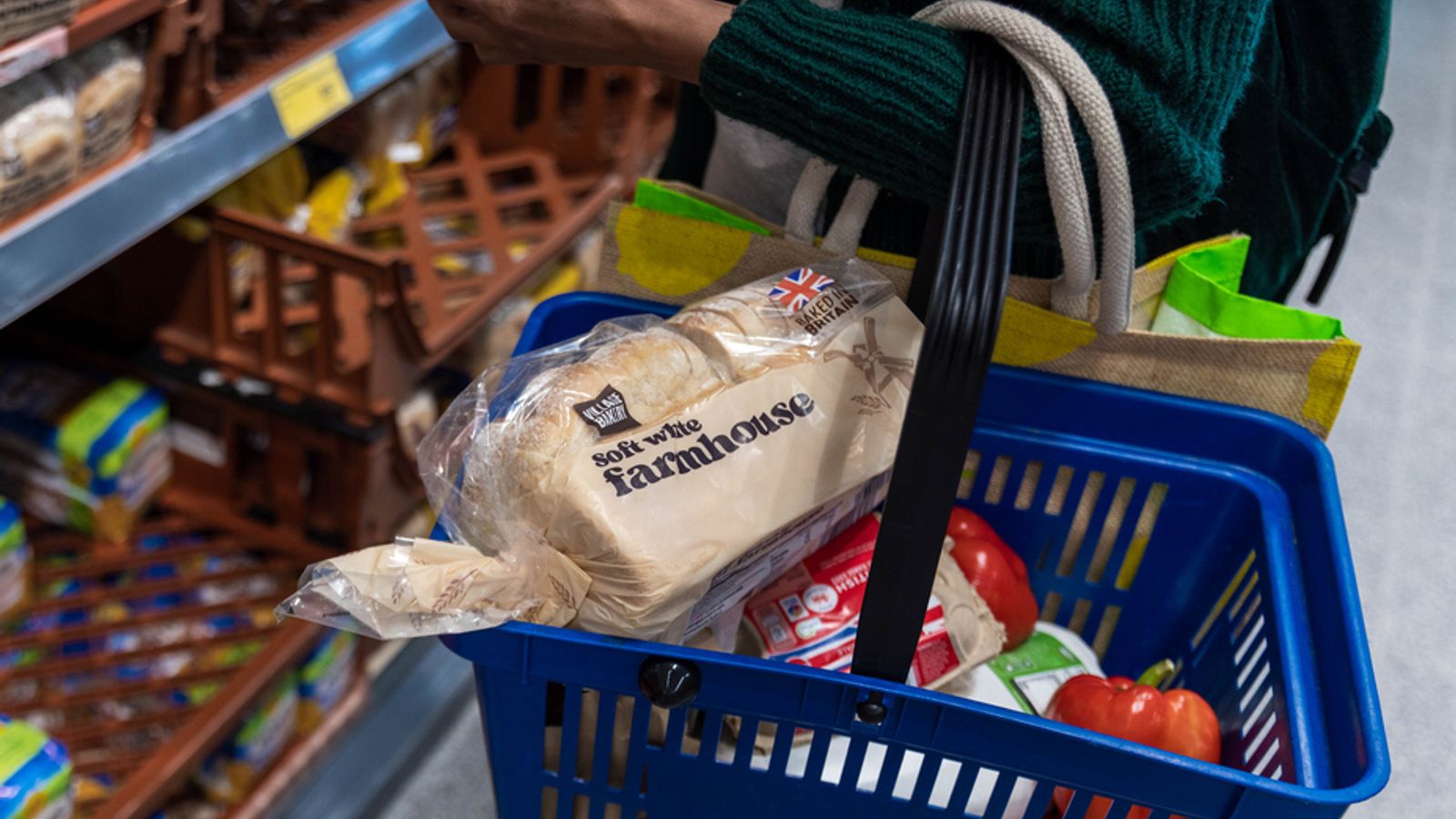 La guerre des prix dans les supermarchés entraîne une baisse de l’inflation des produits alimentaires |  Actualité économique