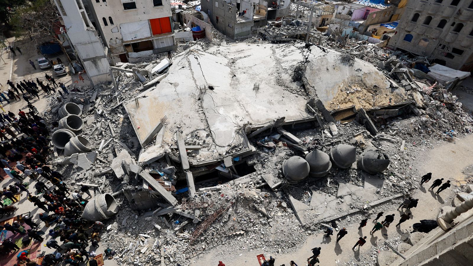 الأحدث في الشرق الأوسط: الولايات المتحدة تسقط مساعدات جوية على غزة للمرة الأولى؛  تفاصيل تظهر بشأن العقبة الأخيرة أمام اتفاق وقف إطلاق النار |  اخبار العالم