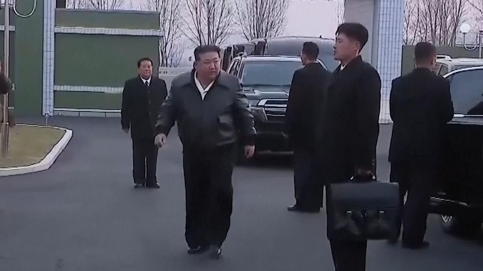 Pyongyang: Kim Jong Un seen using a car given to him by Vladimir Putin ...