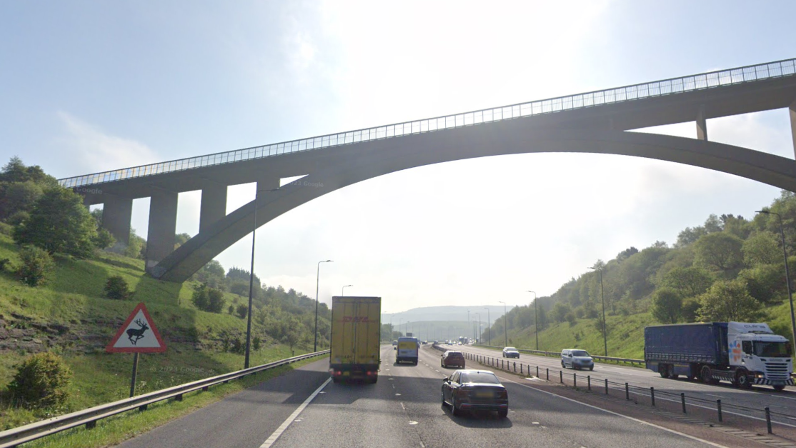 Мъж загина в катастрофа `след шофиране в грешна посока на магистрала M62`