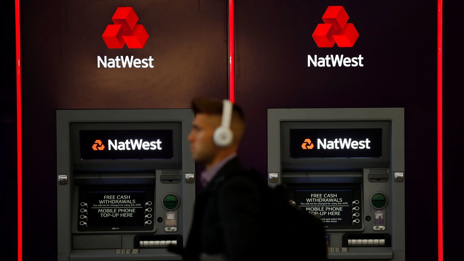 NatWest става поредната банка в Обединеното кралство, която отчита рязък спад на печалбите