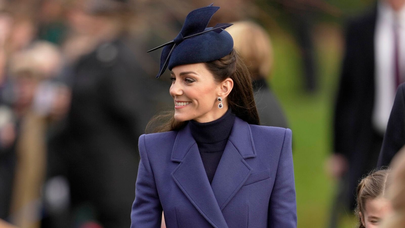 Kate photographed for first time since abdominal surgery