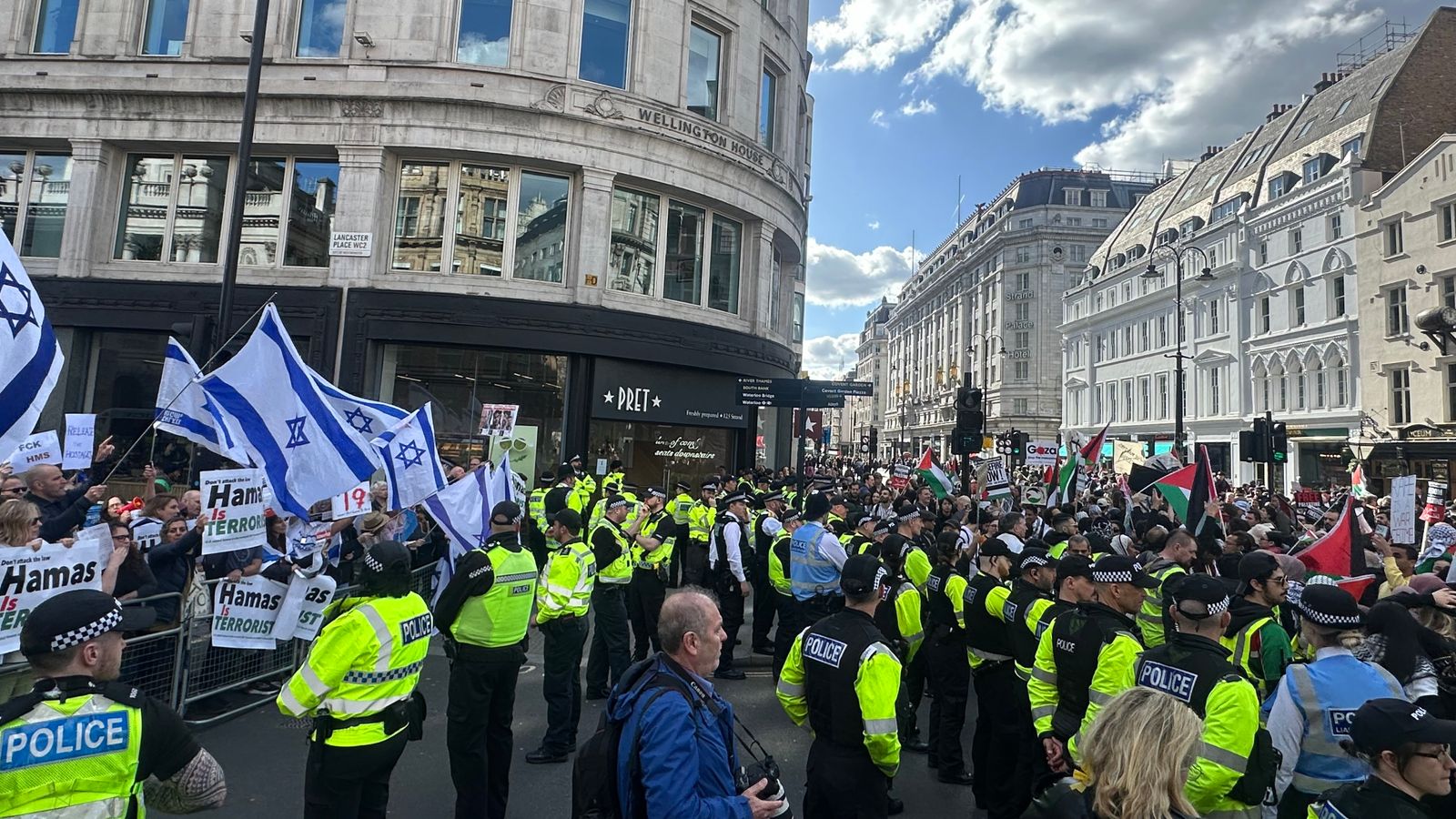 Днешните про-израелски и про-палестински протести в Лондон кипяха от взаимна враждебност