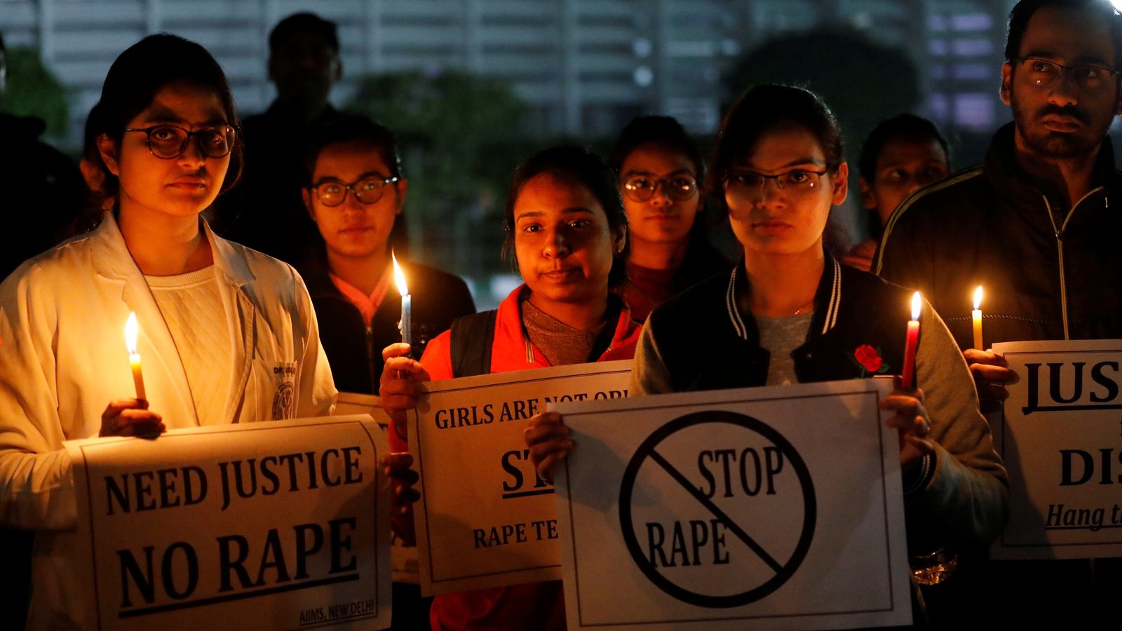 Три ареста след „групово изнасилване“ на инфлуенсър на околосветско пътешествие с мотоциклет в Индия