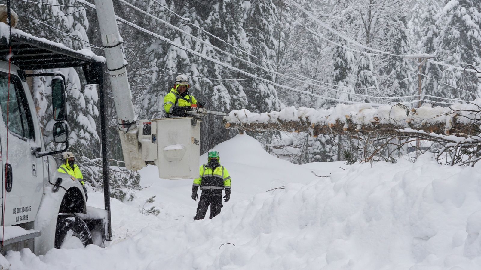 'Extreme' Blizzard Hits California, Nevada And Utah Causing Widespread ...