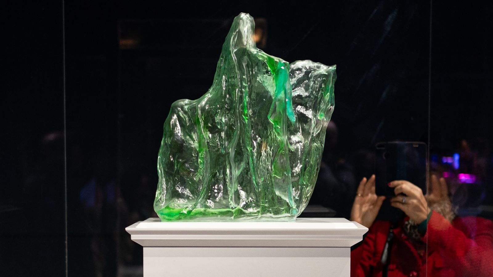 Четвъртият цокъл на Трафалгар Скуеър: Разкрити са две нови скулптури