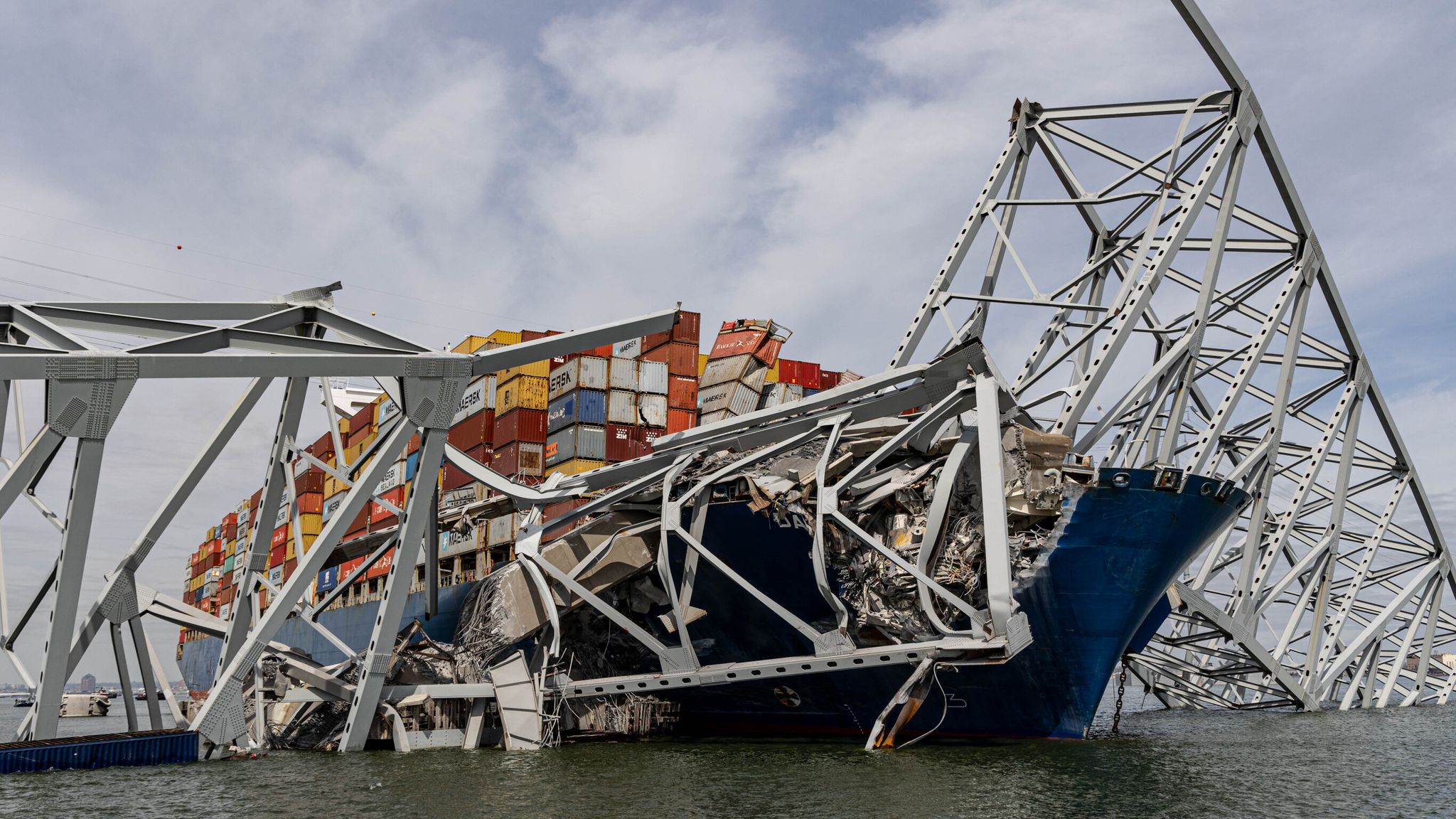 Largest Crane On Us Eastern Seaboard Drafted In To Help Clear Baltimore 