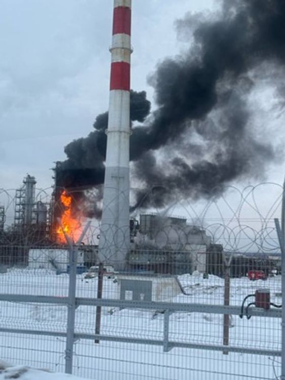 Image of oil refinery on fire in Kstovo circulating on social media 