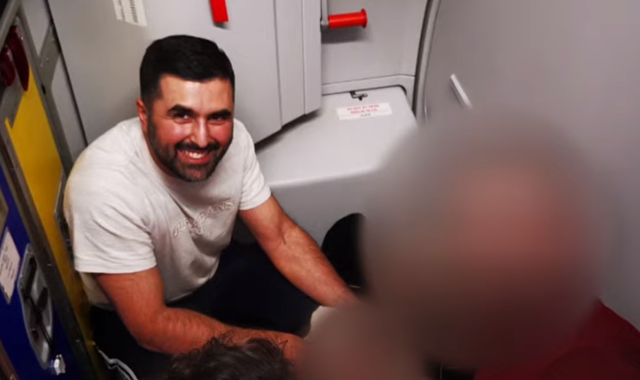 Woman gives birth mid-flight as doctor describes 'miracle' delivery - Vimarsana News