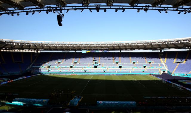 Due tifosi del Brighton sono stati accoltellati in Italia prima della gara d'andata degli ottavi di finale di Europa League contro la Roma