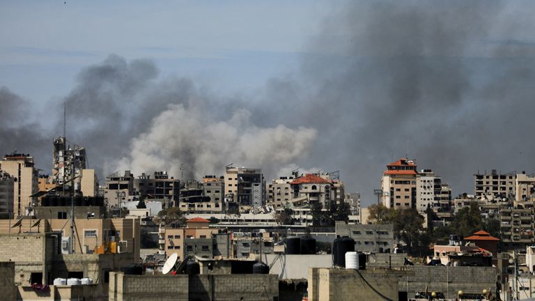 Smoke rises during an Israeli raid at Al Shifa hospital and the area around it, amid the ongoing conflict between Israel and the Palestinian Islamist group Hamas, in Gaza City, March 21, 2024. REUTERS/Dawoud Abu Alkas
