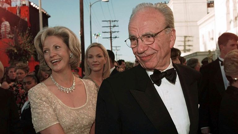 Rupert and Anna Murdoch at the 1998 Oscars. Image: AP Photo/Kevork Djansezian