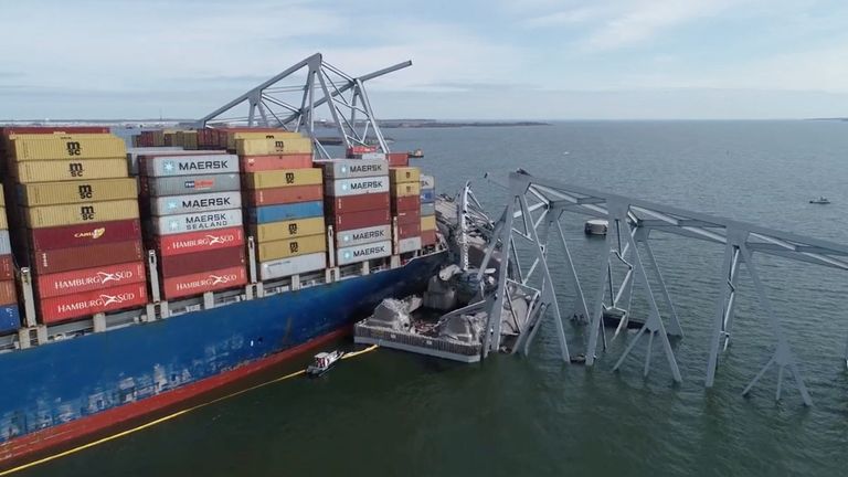 skynews-baltomore-bridge-collapse_6502158 Navio que atingiu a ponte rodoviária de Baltimore perdeu energia antes da colisão fatal devido a um único fio solto | Notícias dos EUA
