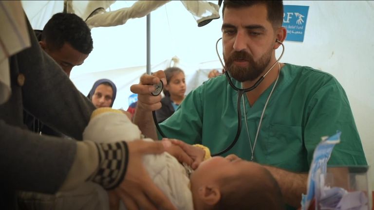 Doctors in Gaza set up clinics in tents (Bunkall VT 030324)