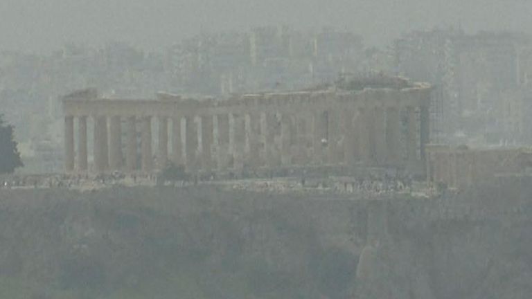 Athens chokes on Saharan dust particles