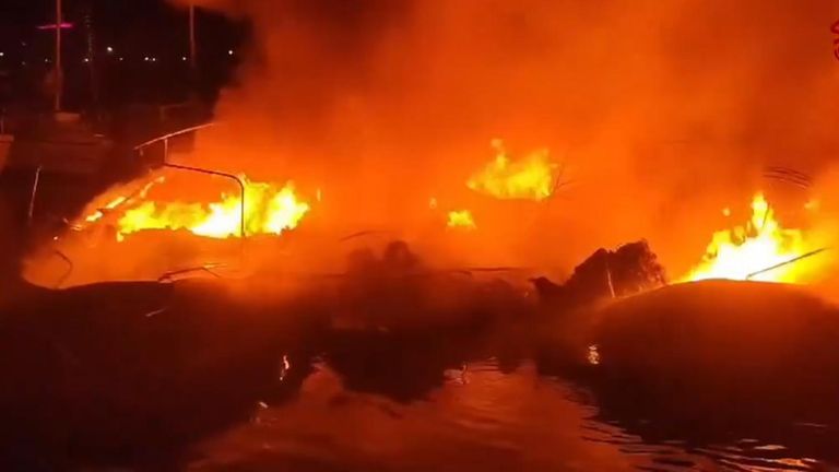 Fire destroys boats and one man extracted in Genoa Port