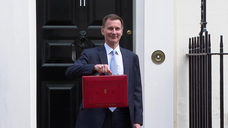 Jeremy Hunt raises the budget box outside No 11 Downing Street