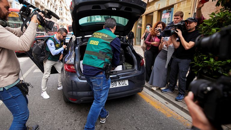 A Spanish Civil Guard officer places a bag in a car after completing a search of the home of former Spanish Football Federation chief Luis Rubiales, in Granada, Spain, March 20, 2024. REUTERS/Fermin Rodriguez

