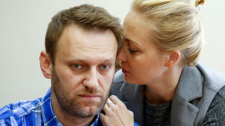 FILE PHOTO: Russian opposition leader Alexei Navalny and his wife Yulia attend a hearing at the Lublinsky district court in Moscow, Russia, April 23, 2015. REUTERS/Tatyana Makeyeva/File Photo