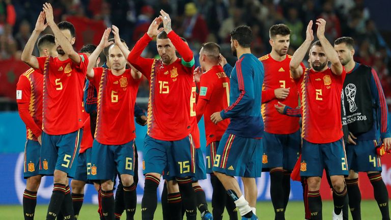 Soccer Football - World Cup - Group B - Spain vs Morocco - Kaliningrad Stadium, Kaliningrad, Russia - June 25, 2018   Spain players applaud fans after the match      REUTERS/Gonzalo Fuentes