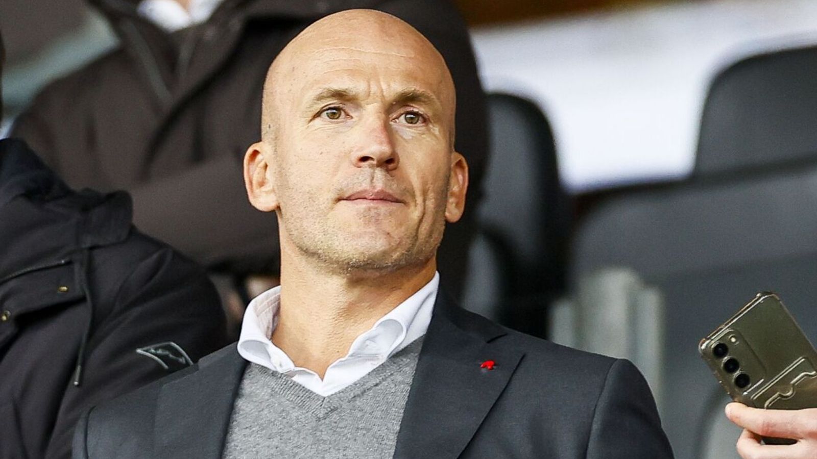 Новият главен изпълнителен директор на Ajax Алекс Крус е изправен пред уволнение заради предполагаема търговия с вътрешна информация