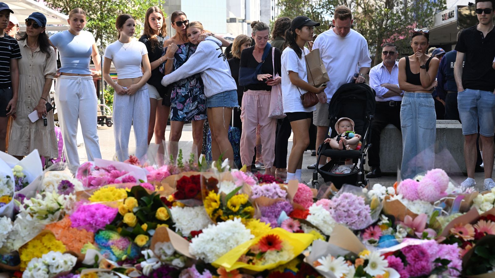 Четири жертви при намушквания в търговския център в Сидни с имена