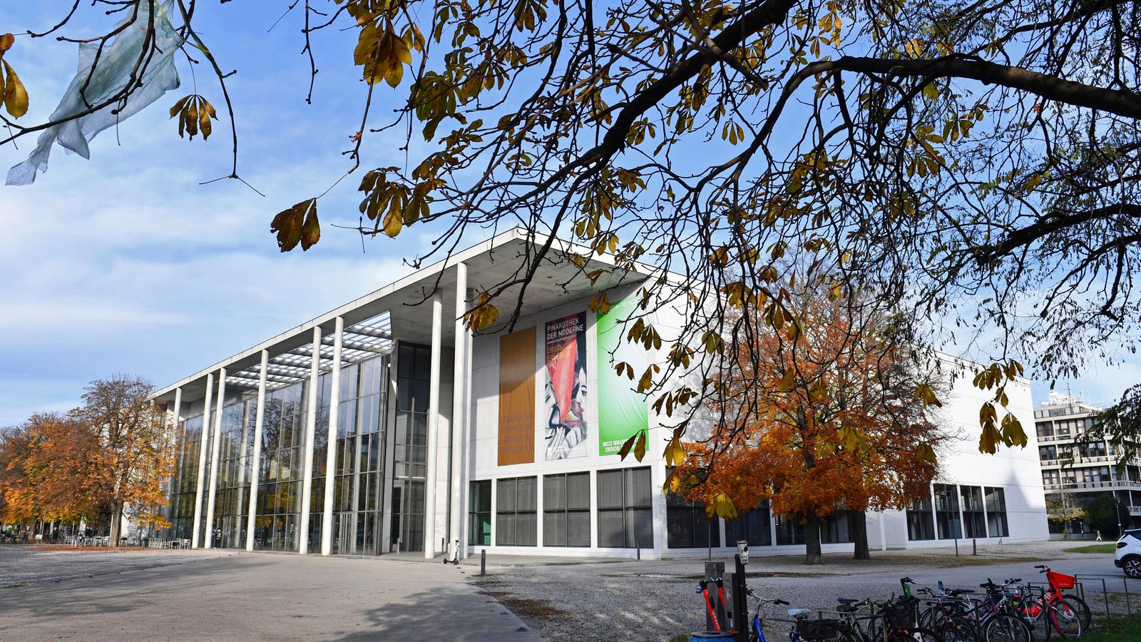 Германия: Музей на модерното изкуство уволни работник „заради излагането на собствената му картина“