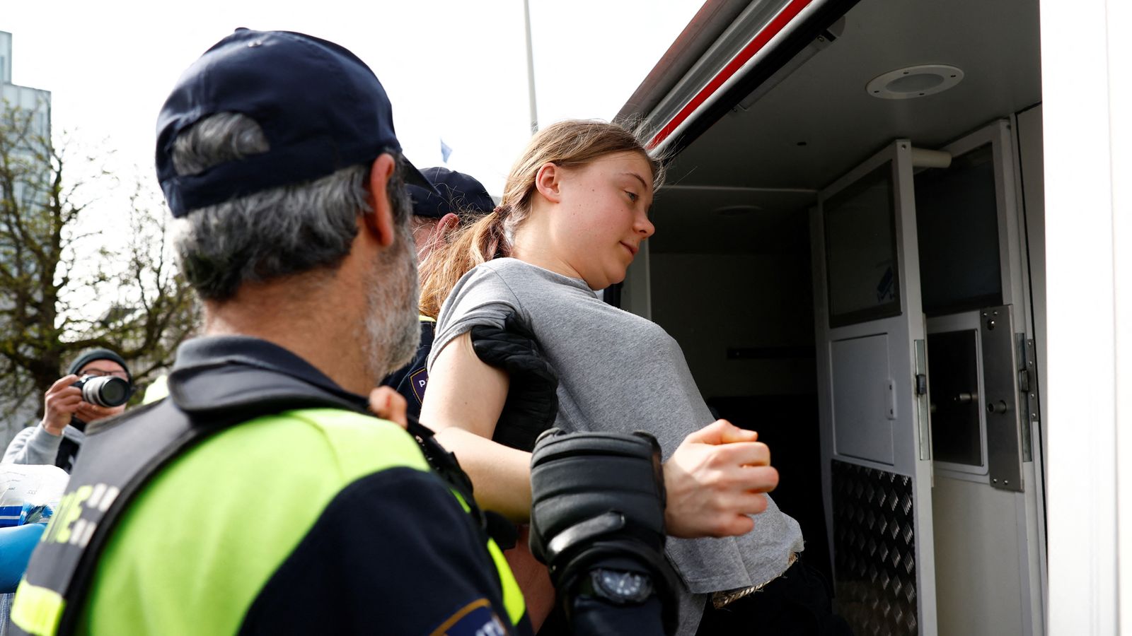 Грета Тунберг е задържана от полицията в Холандия