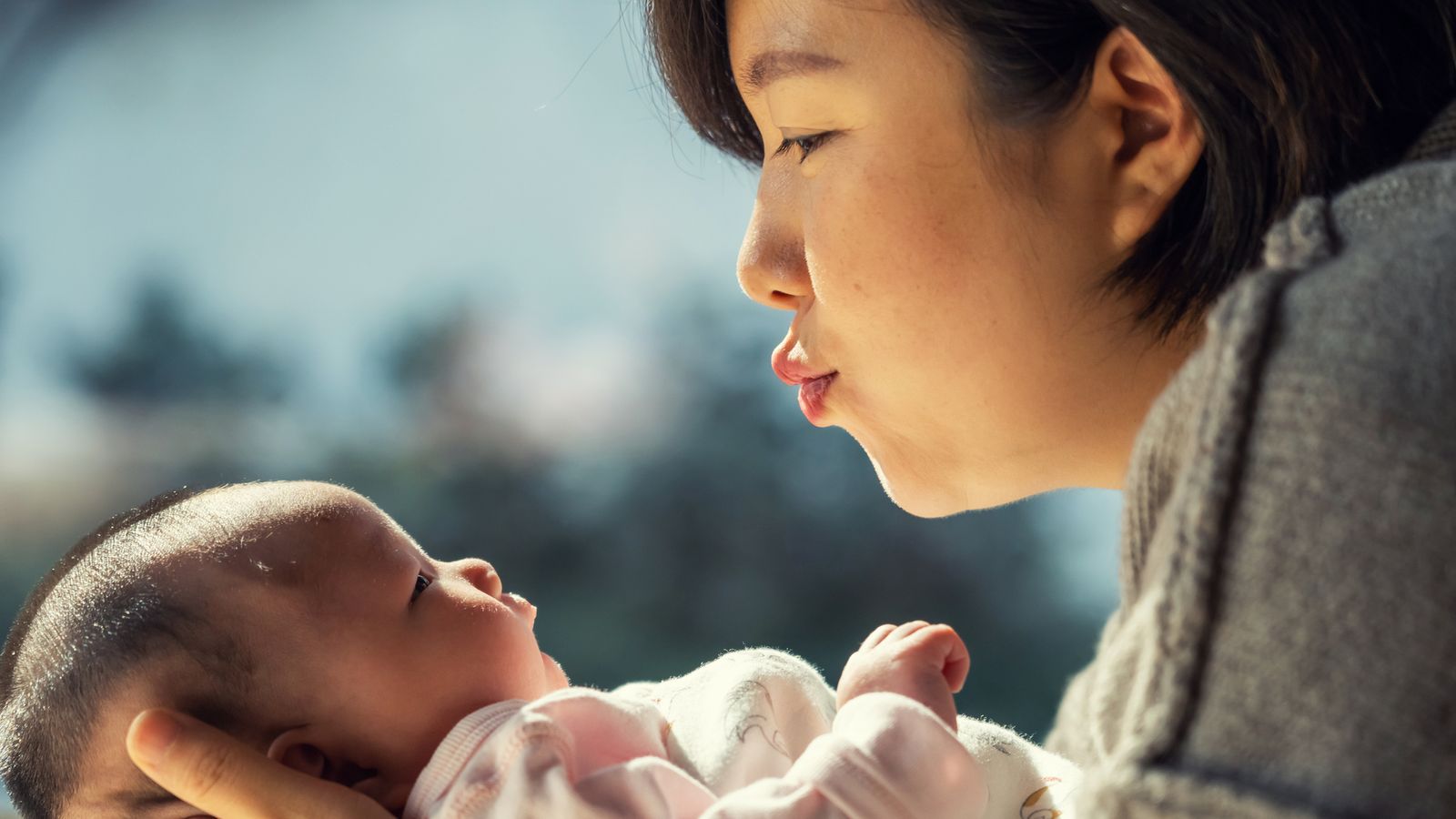 Онлайн видеоклипове, изобразяващи каращи се семейства, цензурирани в Китай, за да насърчат хората да имат повече бебета