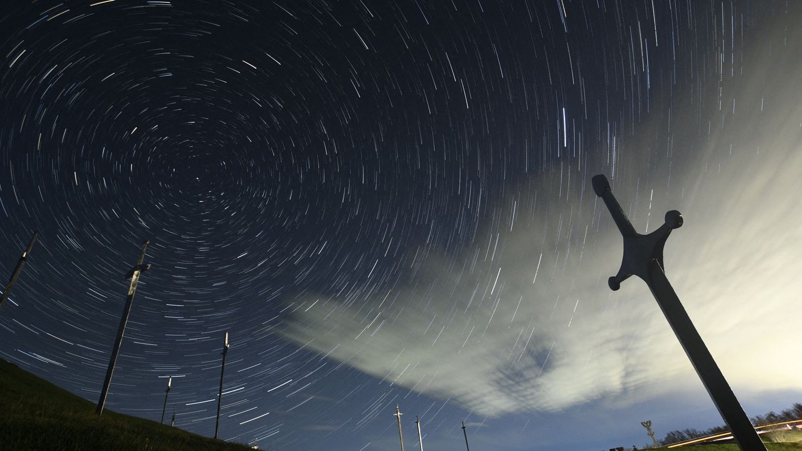 Метеорен поток Лириди: Как наблюдателите на звезди в Обединеното кралство могат да наблюдават най-стария годишен метеорен поток