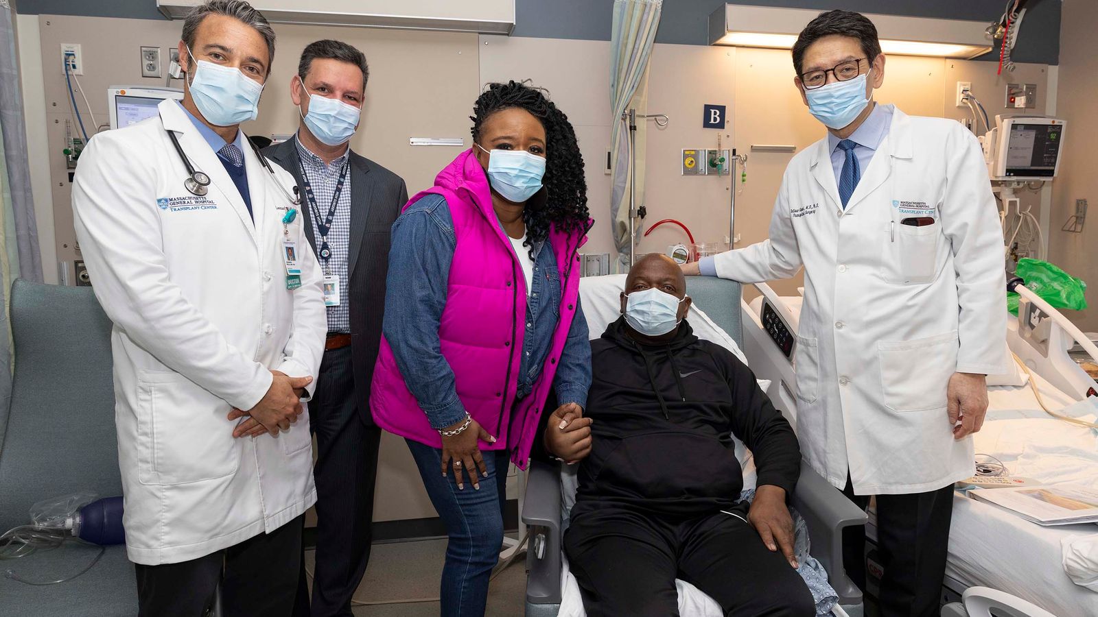 Пациент с трансплантиран бъбрек на прасе напуска болницата в Масачузетс