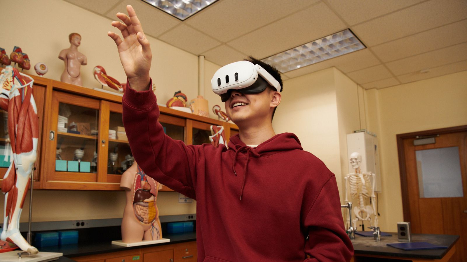 Училищата няма да използват Meta Quest VR, освен ако учителите нямат „пълна видимост и контрол“, казва Ник Клег