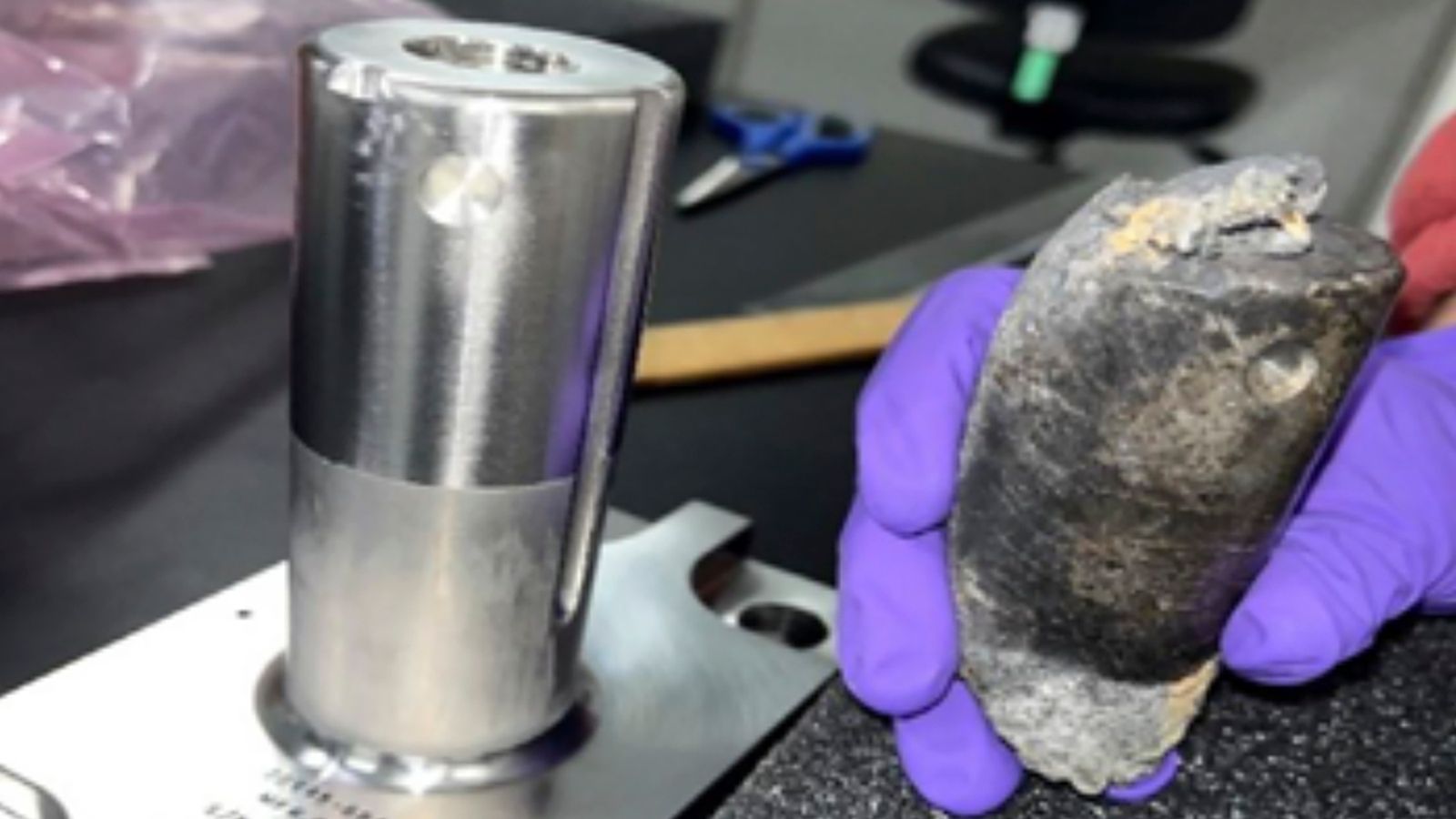 Мистериозен обект, който се разби в дома във Флорида миналия месец, е „изхвърлен космически боклук“, казва НАСА