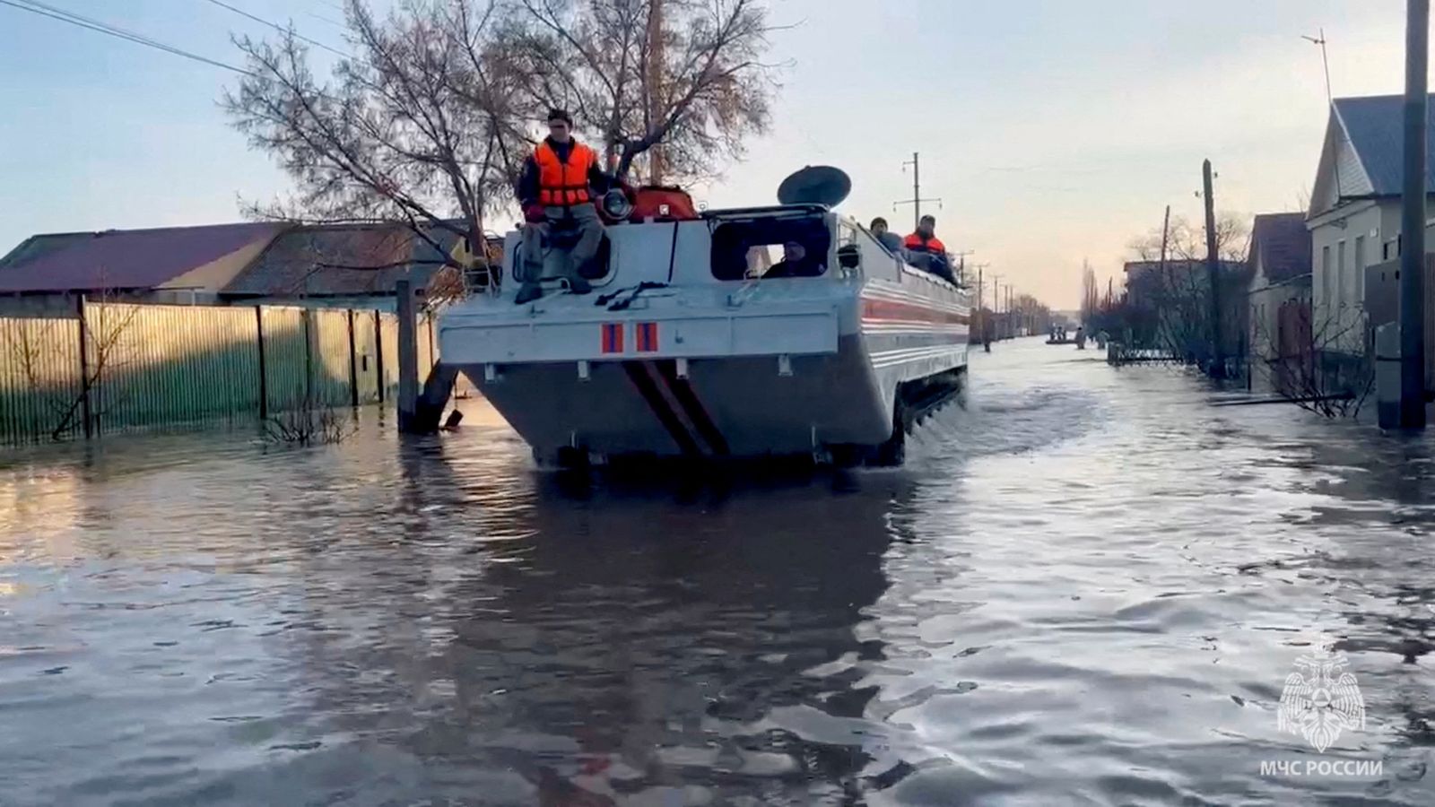 Russia floods: Thousands forced to flee homes after melting snow triggers record flooding