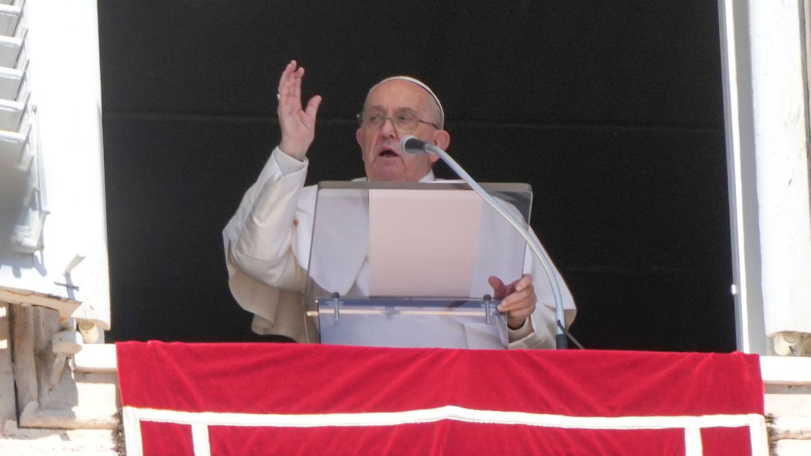 Ватикана казва, че операциите за смяна на пола и сурогатното майчинство са „сериозна заплаха“ за човешкото достойнство