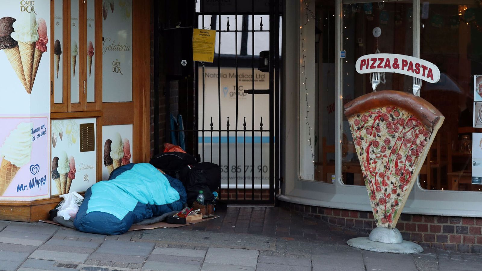 Government facing backbench rebellion over homelessness criminalisation