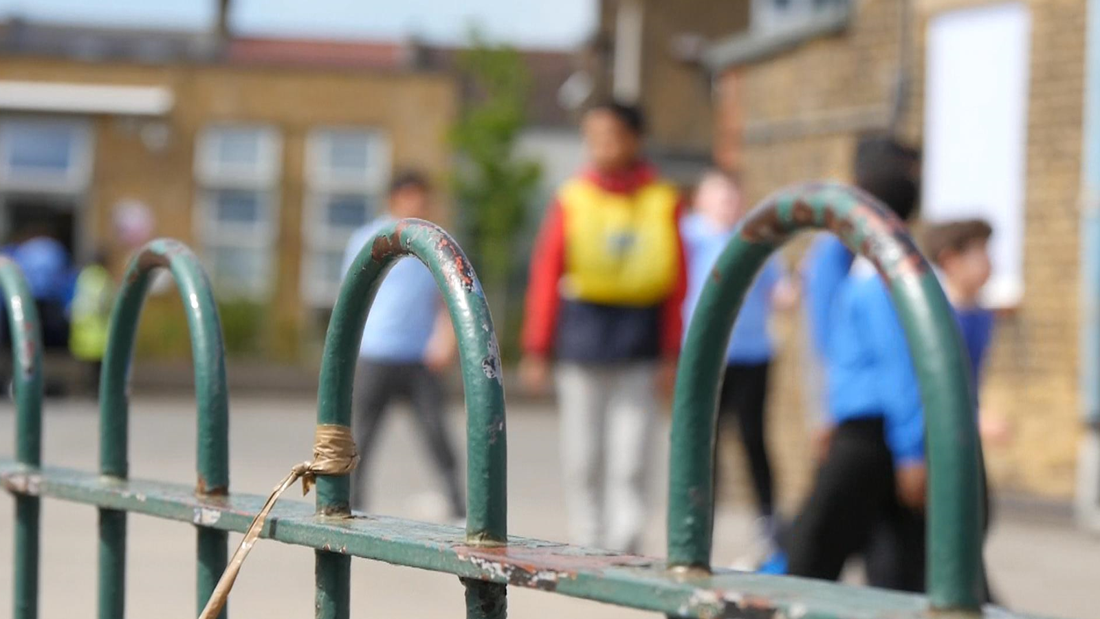 Децата, изключени в началното училище, са с по-малка вероятност да преминат GCSE, предупреждава ново изследване