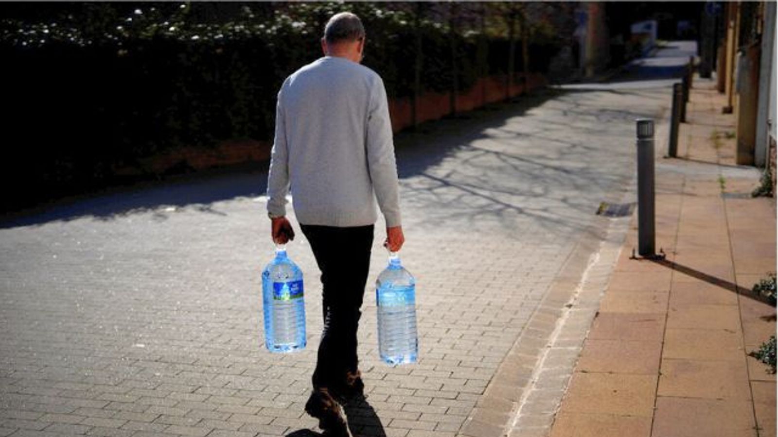 Туристите, посещаващи Каталуния, може да бъдат подложени на ограничения на водата поради „извънредна ситуация със суша“