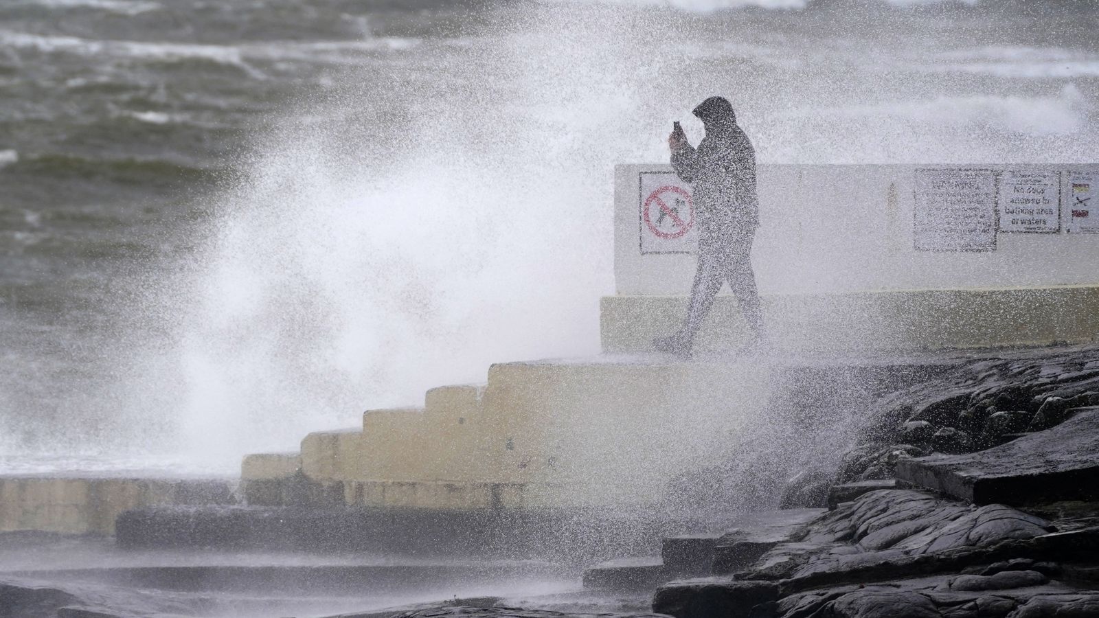 Weather: Flights cancelled and thousands without power as Storm Kathleen  brings 70mph winds | UK News | Sky News