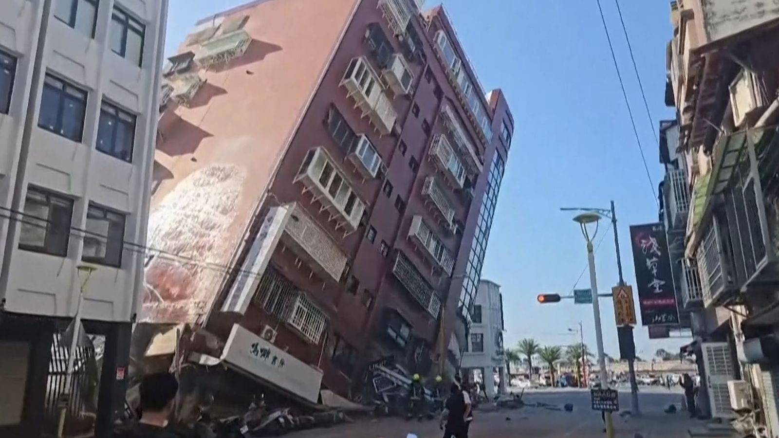 Taiwan: Videos capture moment earthquake struck - with huge landslide and shaking bridge