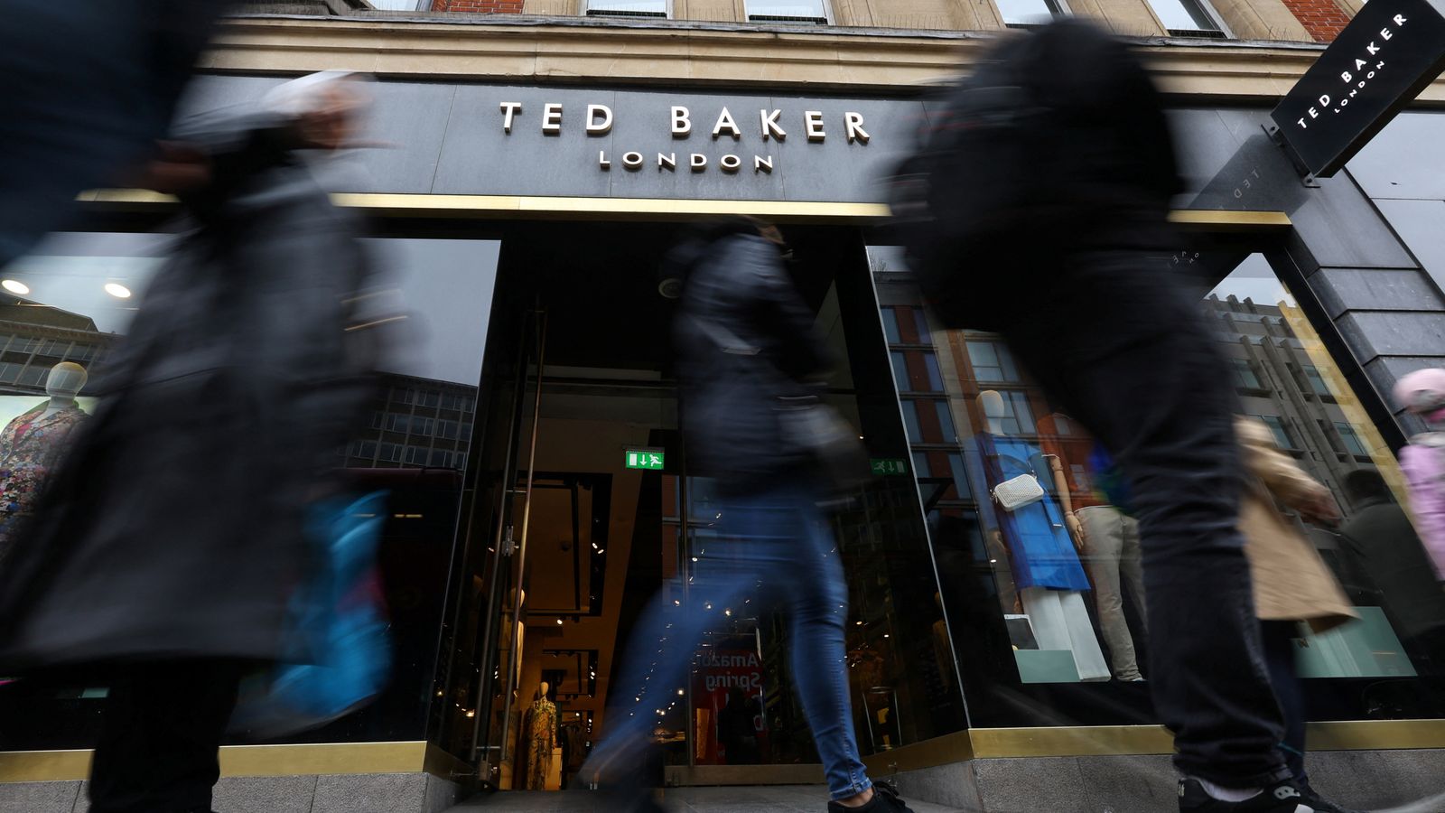 Тед Бейкер закрывает 15 магазинов по всей Великобритании – при этом остаются сотни рабочих мест |  Деловые новости