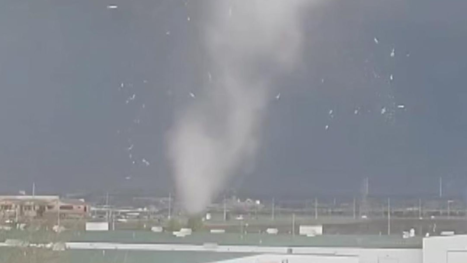 Nebraska Tornado leaves hundreds of homes damaged and without power