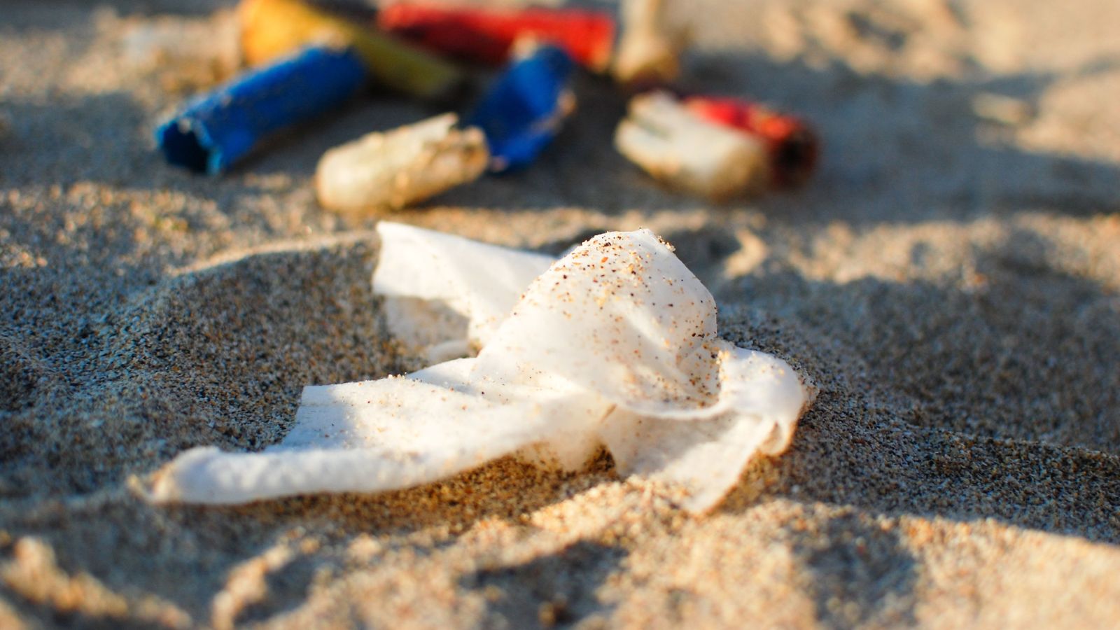 Мокри кърпички, съдържащи пластмаса, ще бъдат забранени за продажба в Обединеното кралство