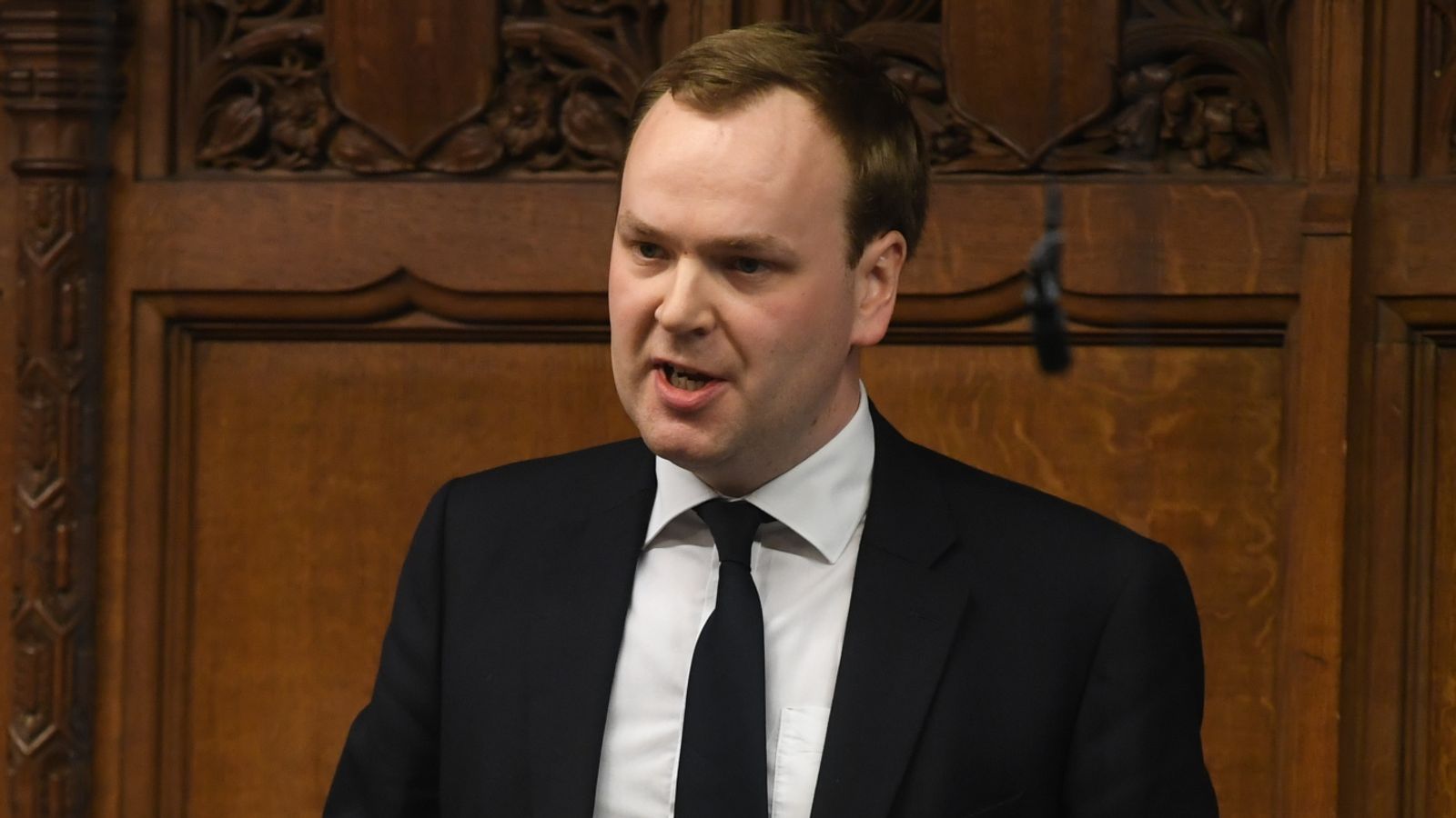 Премиерът защитава работата по случая с Уилям Раг - след като депутатът, замесен в секстинг скандал, напусна торите